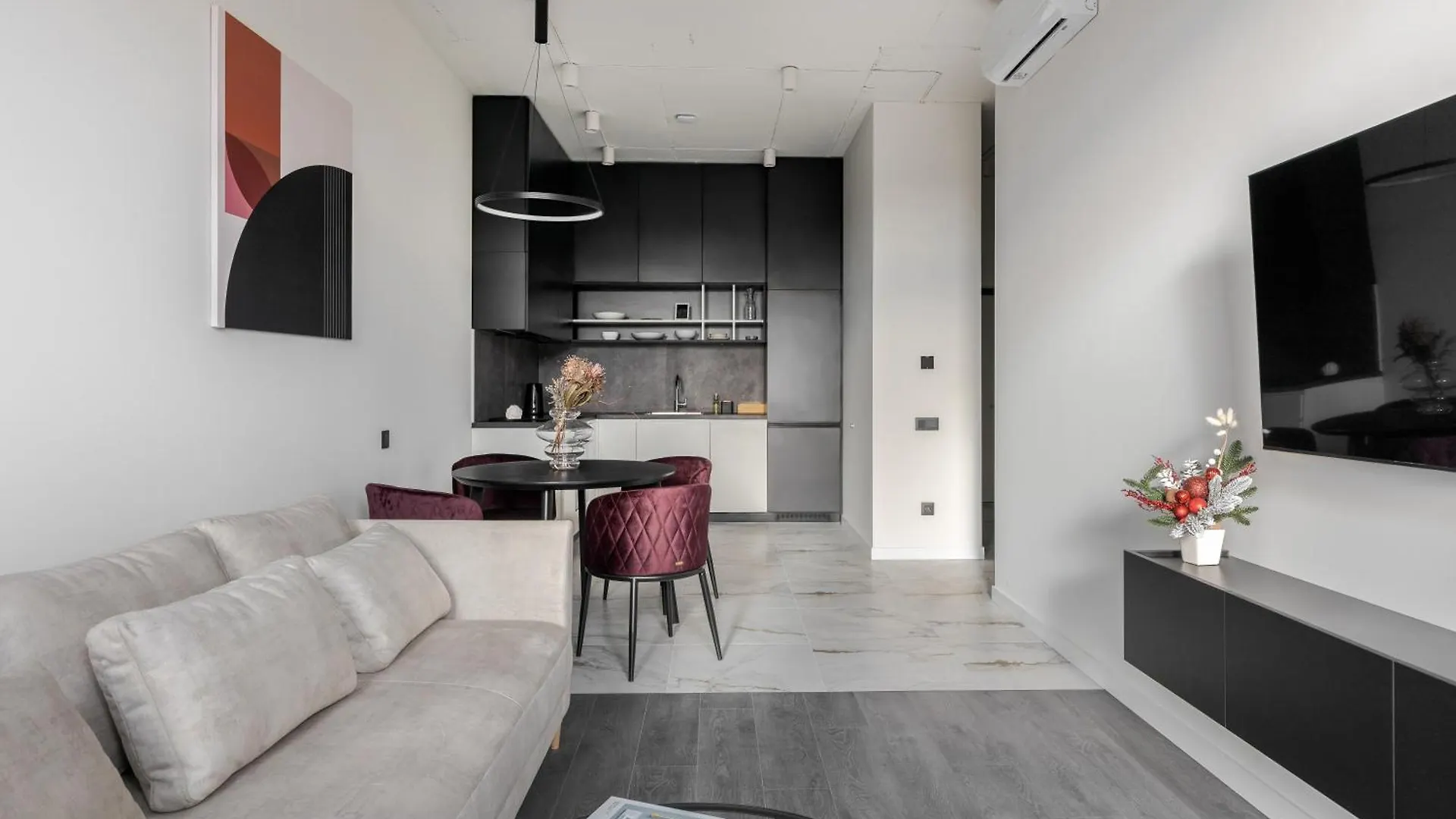 Smart Apartments Lviv 0*,