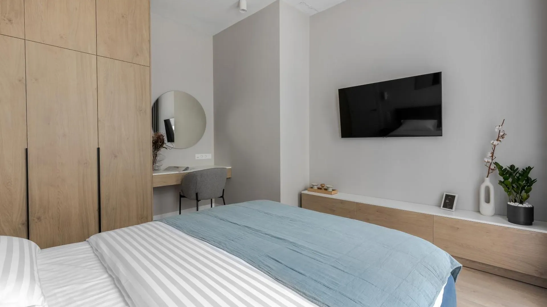 Smart Apartments Lviv 0*,