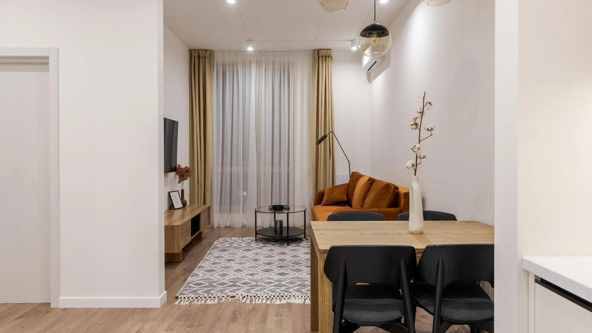Smart Apartments リヴィウ 0*,  ウクライナ